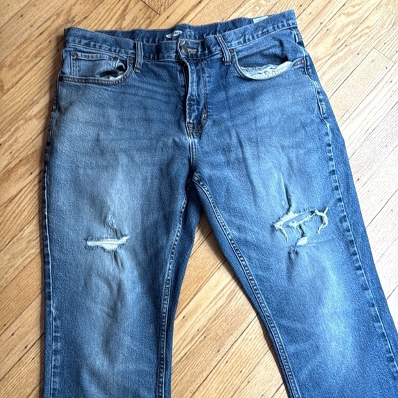 Old Navy Men’s 36x30 Distressed Straight Fit Jeans Medium Wash - Picture 2 of 12